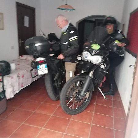 Affitta Camere Casa Delle Rose Villanova Monteleone Екстериор снимка