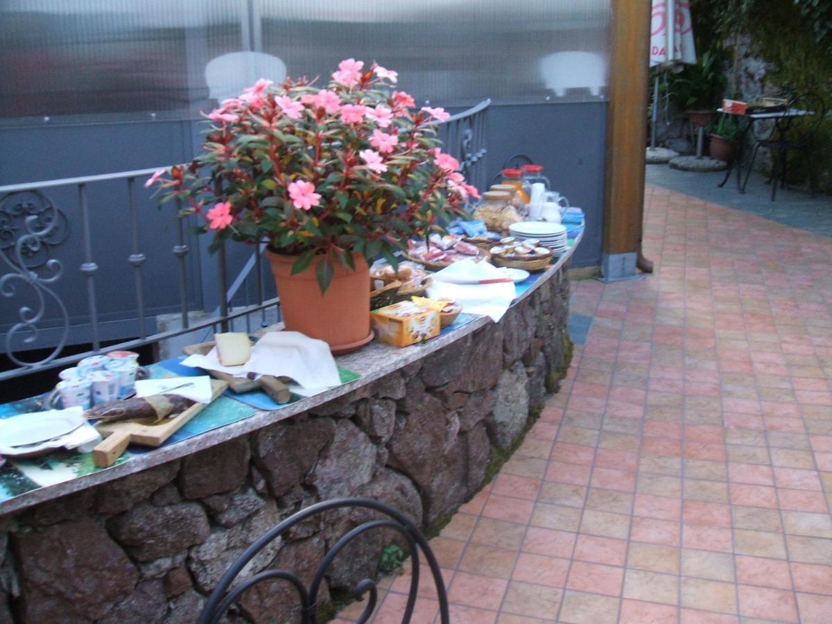 Affitta Camere Casa Delle Rose Villanova Monteleone Екстериор снимка