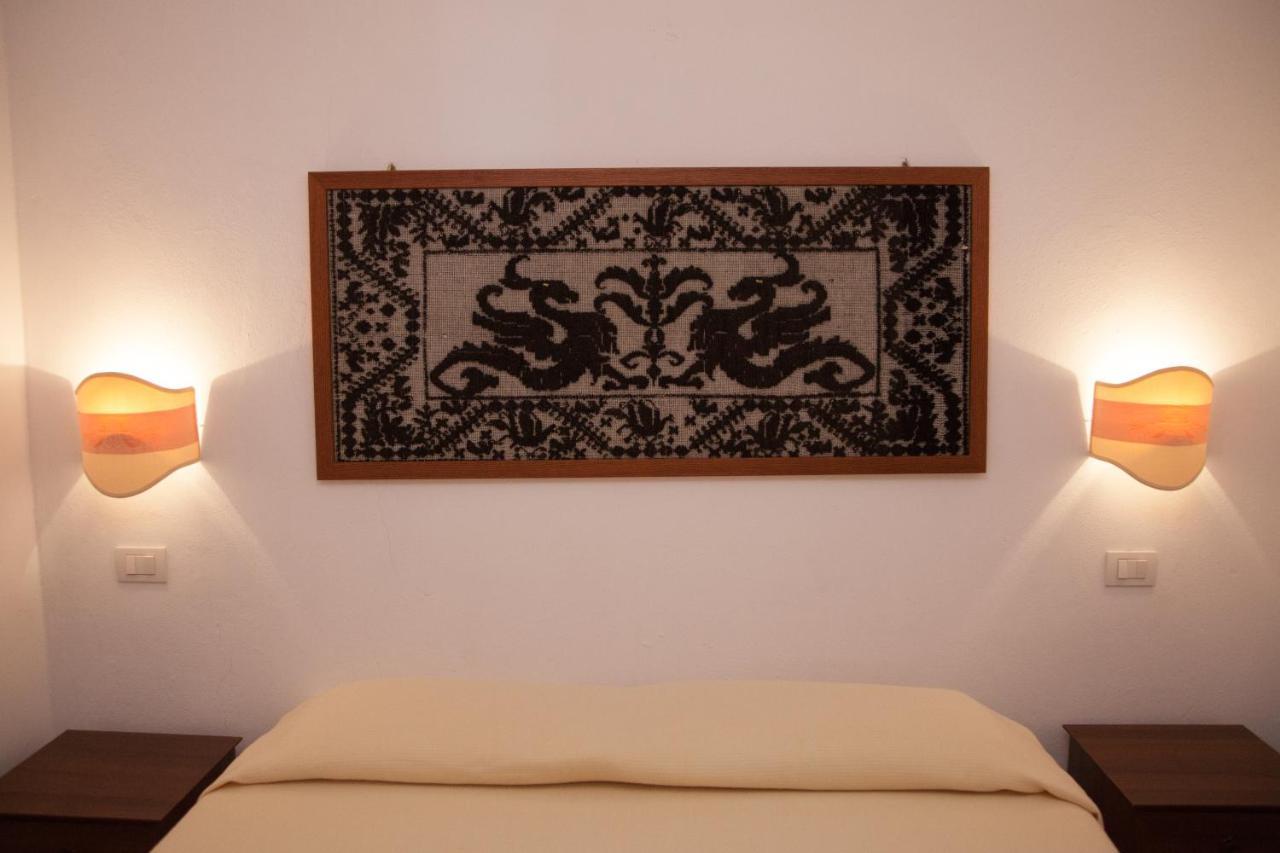 Affitta Camere Casa Delle Rose Villanova Monteleone Екстериор снимка