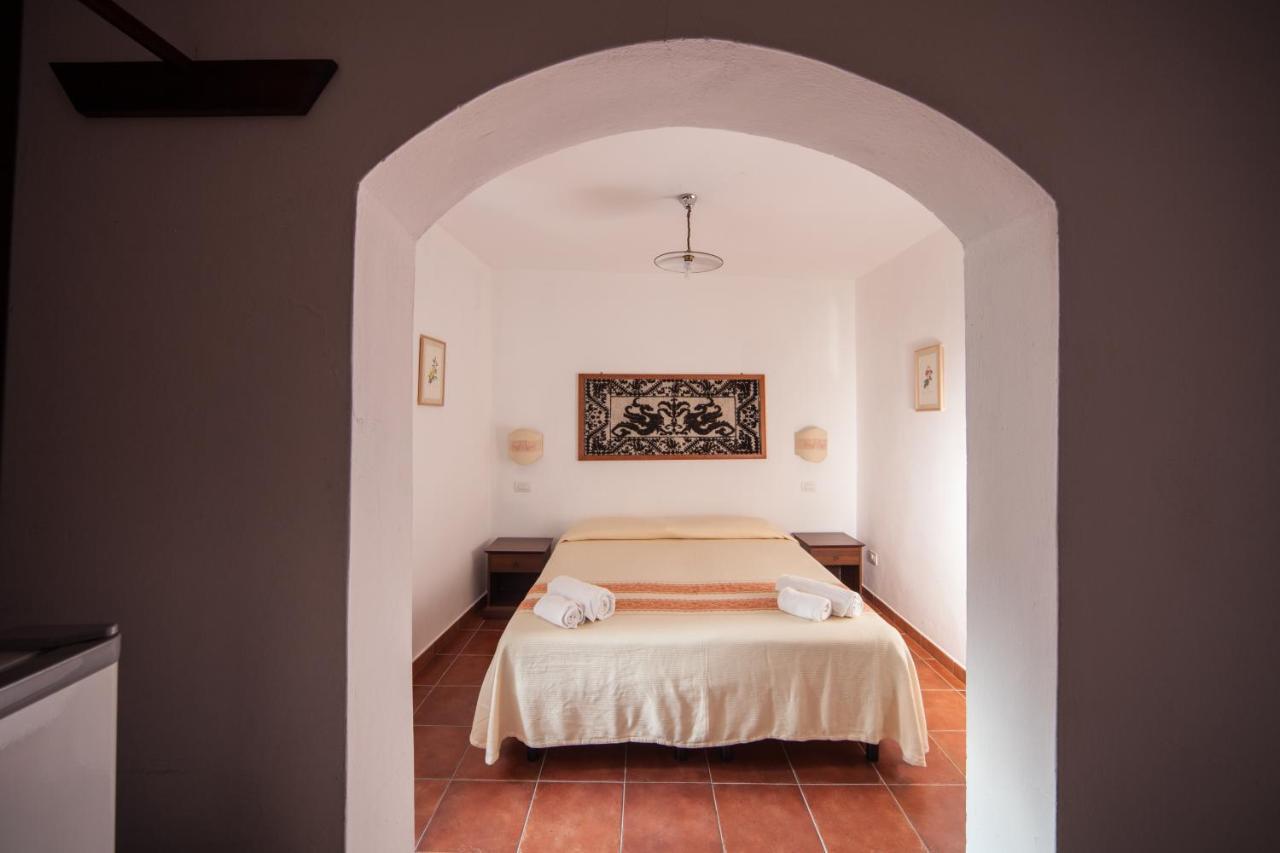 Affitta Camere Casa Delle Rose Villanova Monteleone Екстериор снимка